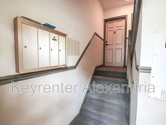 3rd image of 206 N George Mason Dr #3