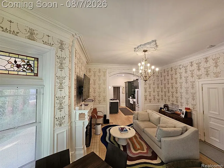669 W Canfield St — Photo 4