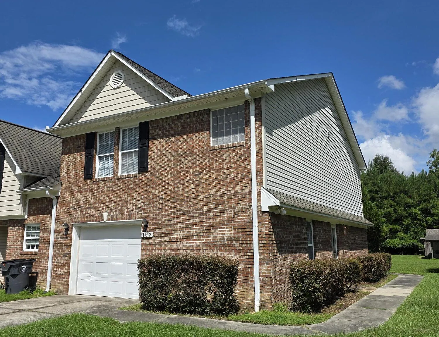 3 bed, 3.0 bath, $1,650 — Photo 2