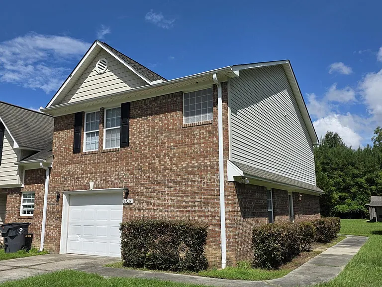 109 Cheyenne Ct — Photo 2