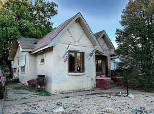 11 Riverside Dr, Roswell, NM 88201