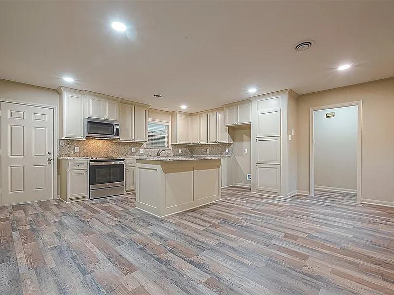 722 Venice St — Photo 11