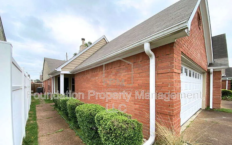 3 bed, 2.0 bath, 1192 sqft, $1,650 — Photo 3