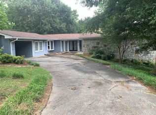 402 Emily Dr SW, Lilburn, GA 30047
