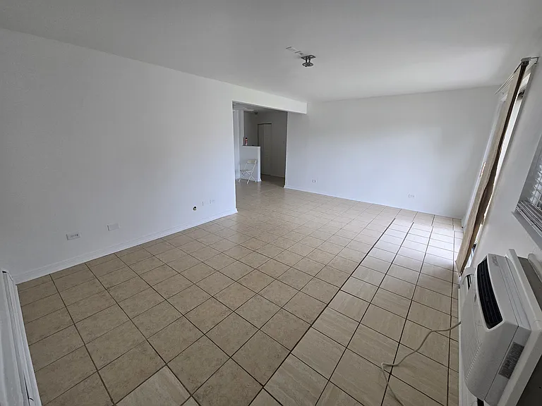 Livingroom 15'8" x 10'8"