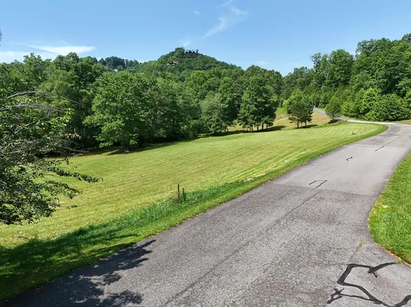 31 Meadow Brooke Ln, Young Harris, GA 30582