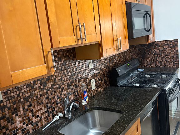 4th image of 5 Laidlaw Ave APT 304