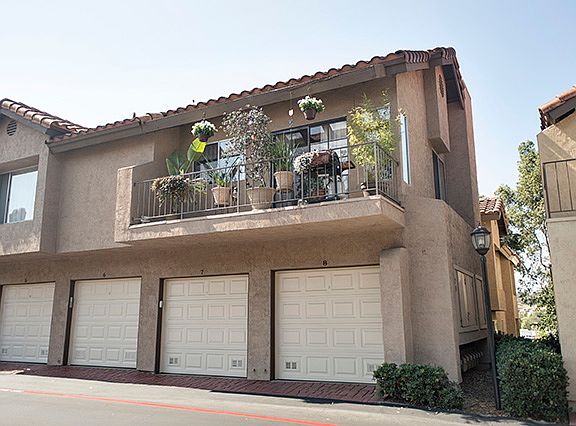 2nd image of 1043 Arbor Ln