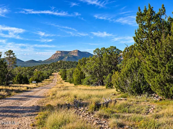 1060 N Dallas Dr, Seligman, AZ 86337