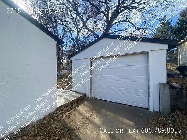2715 S Norton Ave — Photo 10