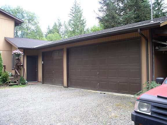 3 car garage w/comp roof