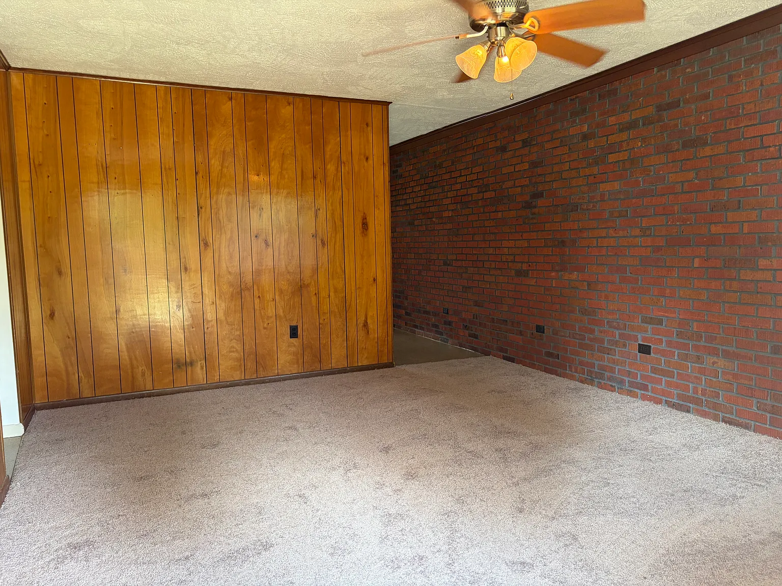 3 bed, 975 sqft, $975 — Photo 3