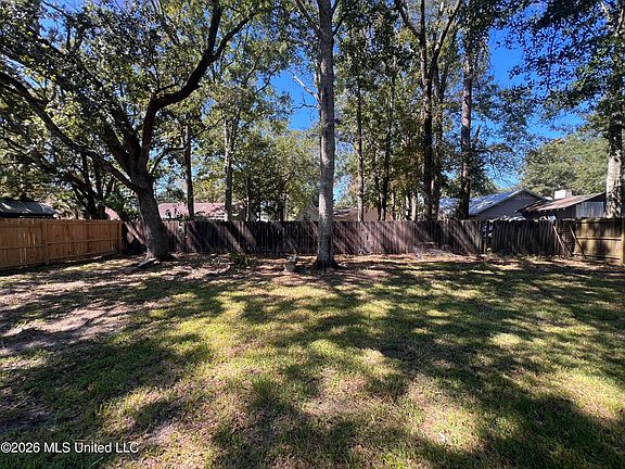 4th image of 2621 Beach View Dr