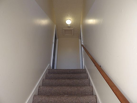 3rd image of 190 Centennial Dr APT 4