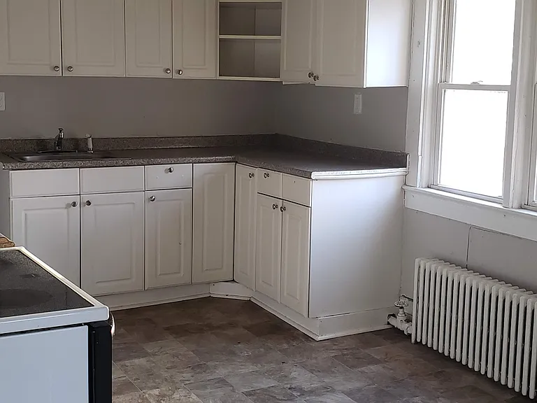 8 Warren St #3 — Photo 6