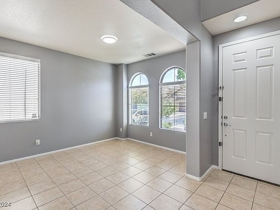 5th image of 11255 Fiesole St