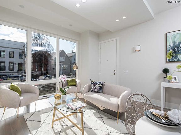 4th image of 2430 W Moffat St #1