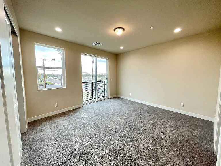 150 S Horne #106 — Photo 10