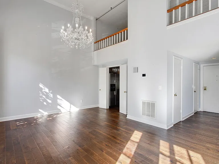 321 Abercorn St #103 — Photo 22