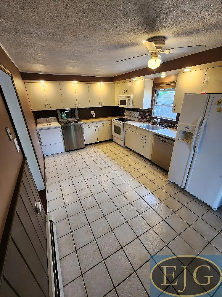 3 bed, $3,500 — Photo 2