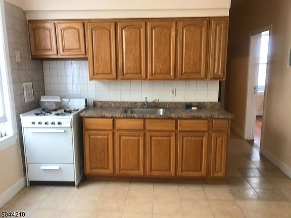 3rd image of 713 18th Ave #1