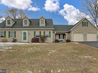 1301 Stratford Dr, Carlisle, PA 17013