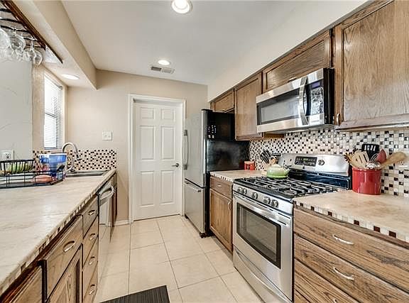 3rd image of 2127 Tampico Dr