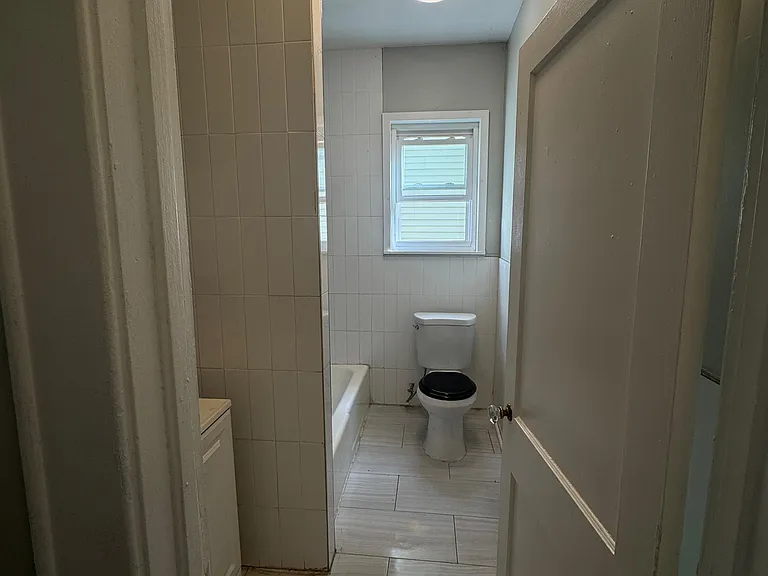 75 Chelsea Ave — Photo 2