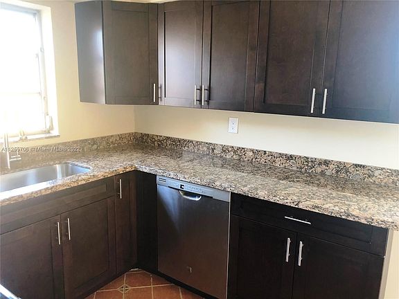 3rd image of 1450 NE 191st St APT 401