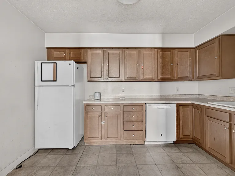 211 Park Ave #5 — Photo 5