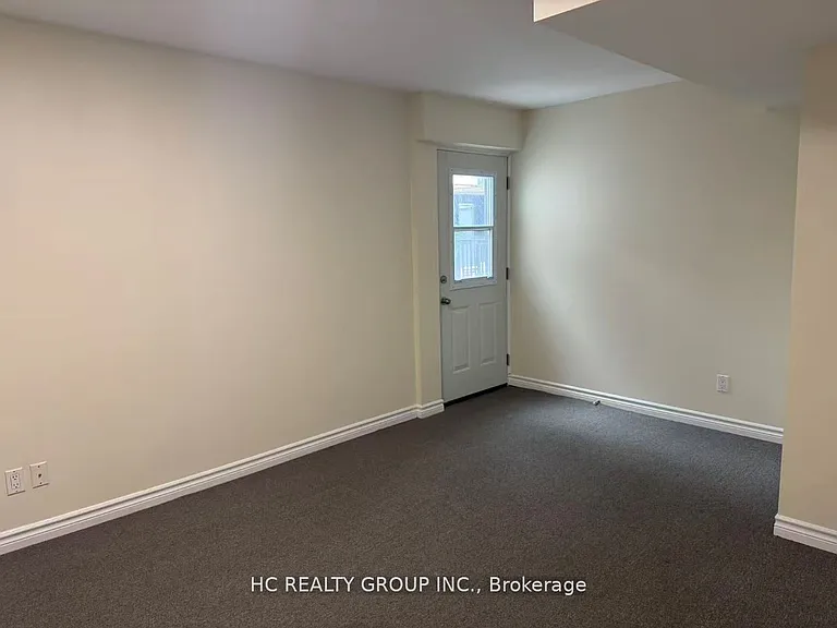 1606 Queen St E #3 — Photo 9