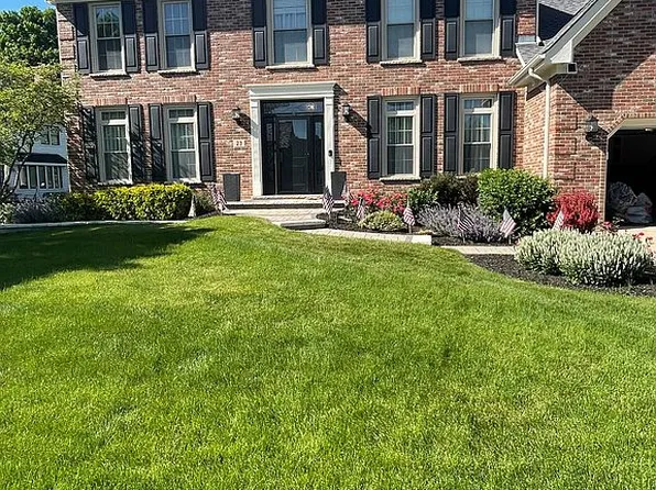 23 Hawkins Cir, Wheaton, IL 60189