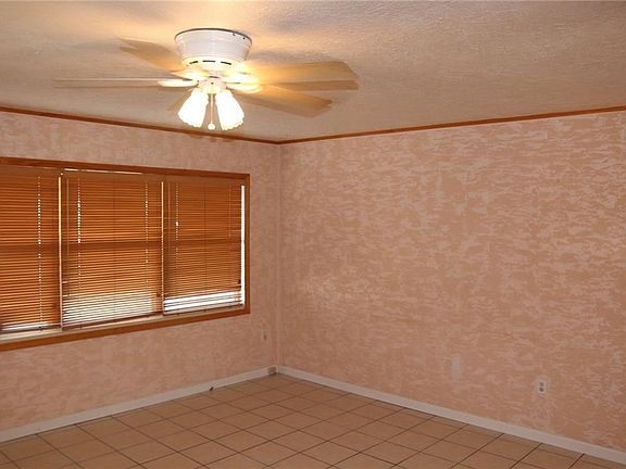 4th image of 6042 Carlton Ave