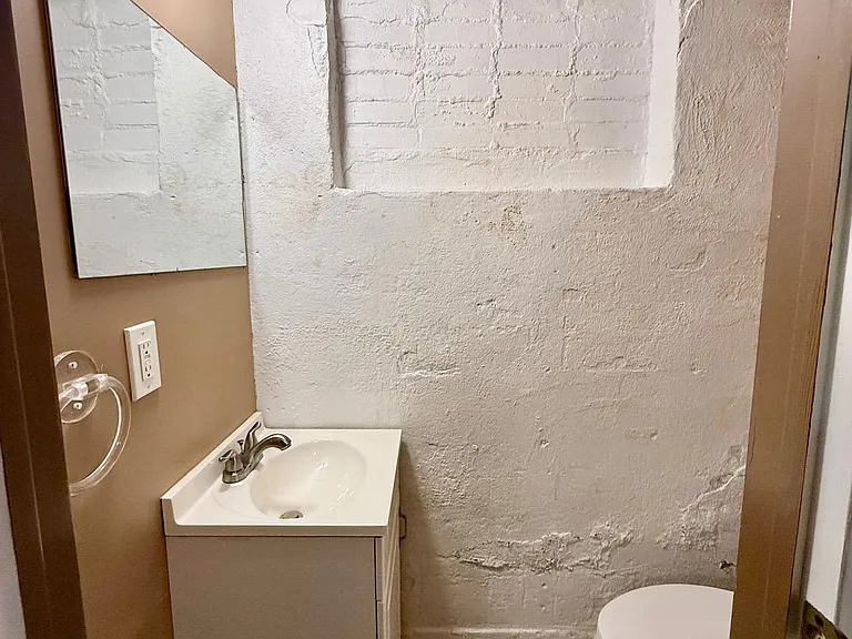 144 E 4th Ave — Photo 36