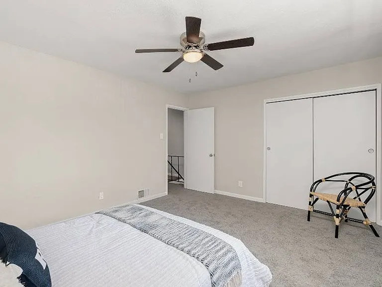 Nob Hill Apartments — Photo 8