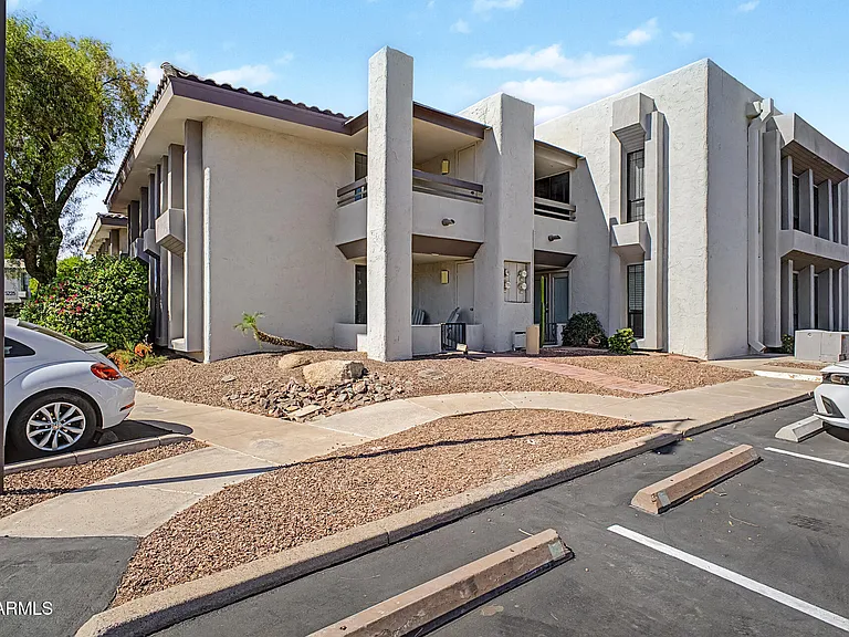 5227 N 24th St #201 — Photo 31