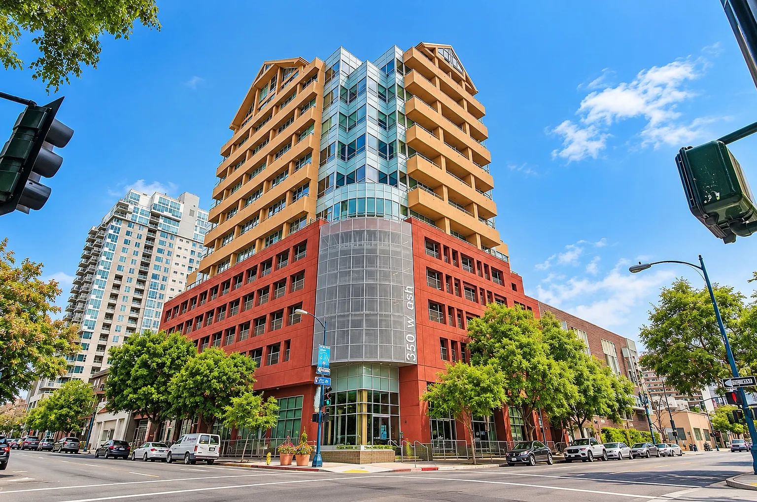 350 Ash St — Photo 1