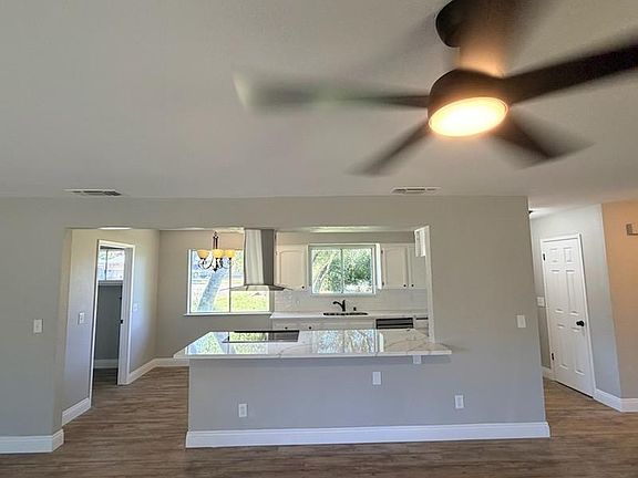 5th image of 47945 Klamath Ave