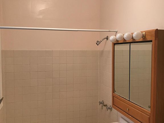3rd image of 4502 N Hermitage Ave APT 1