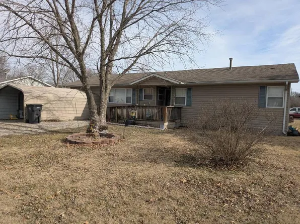 209 S Oak Ave, Altamont, KS 67330