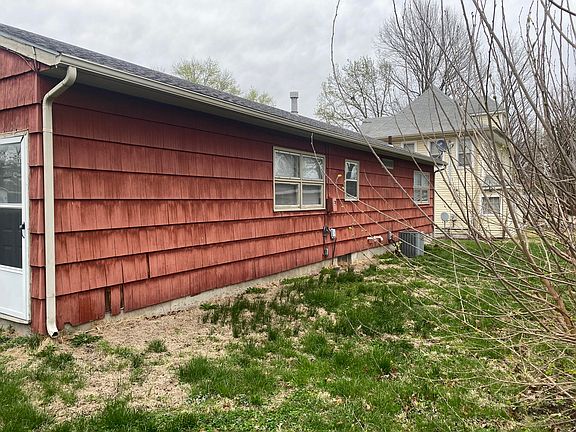 3rd image of 358 W Yerby St