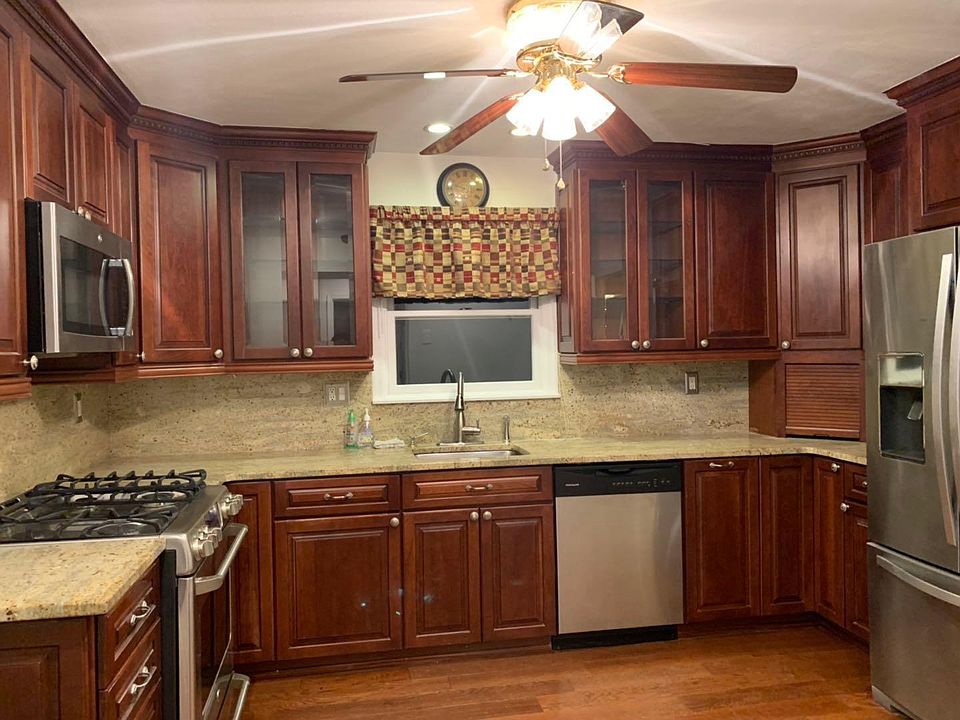 1st image of 30 Tudor St #1