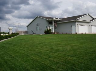 803 Cinnamon Ridge Pl, West Fargo, ND 58078