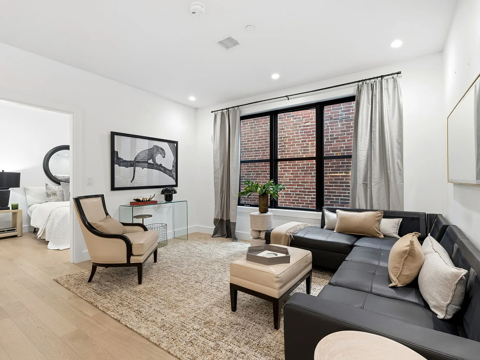 2 bed, 756 sqft, $4,500 — Photo 4