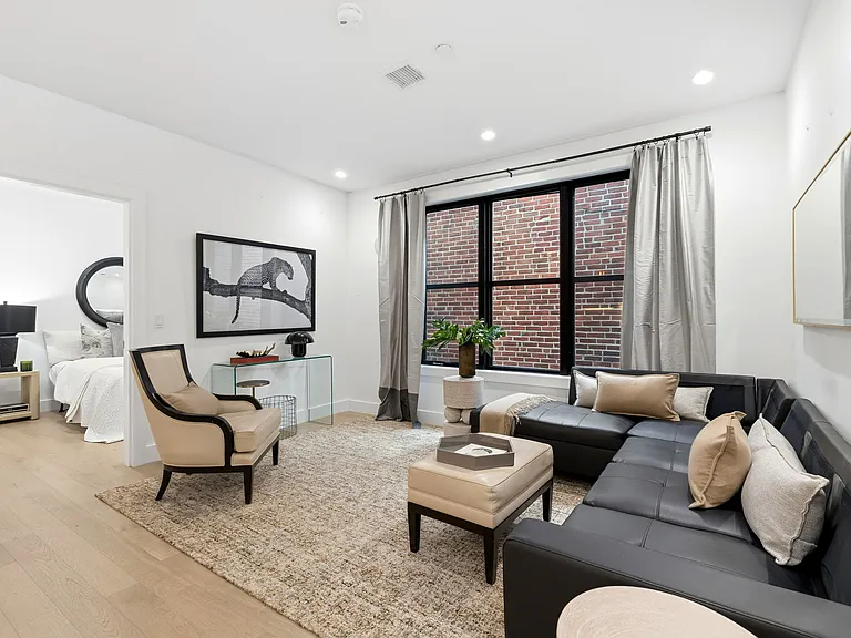 472 W Broadway #202 — Photo 4