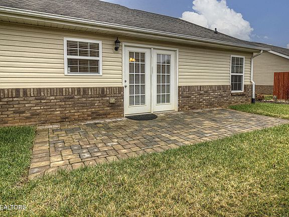 4th image of 1073 Evelyn Dr