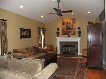 5th image of 152 N Wilson Ct