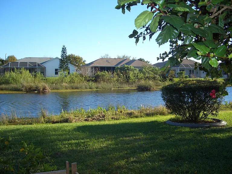 2097 Deercroft Dr — Photo 2