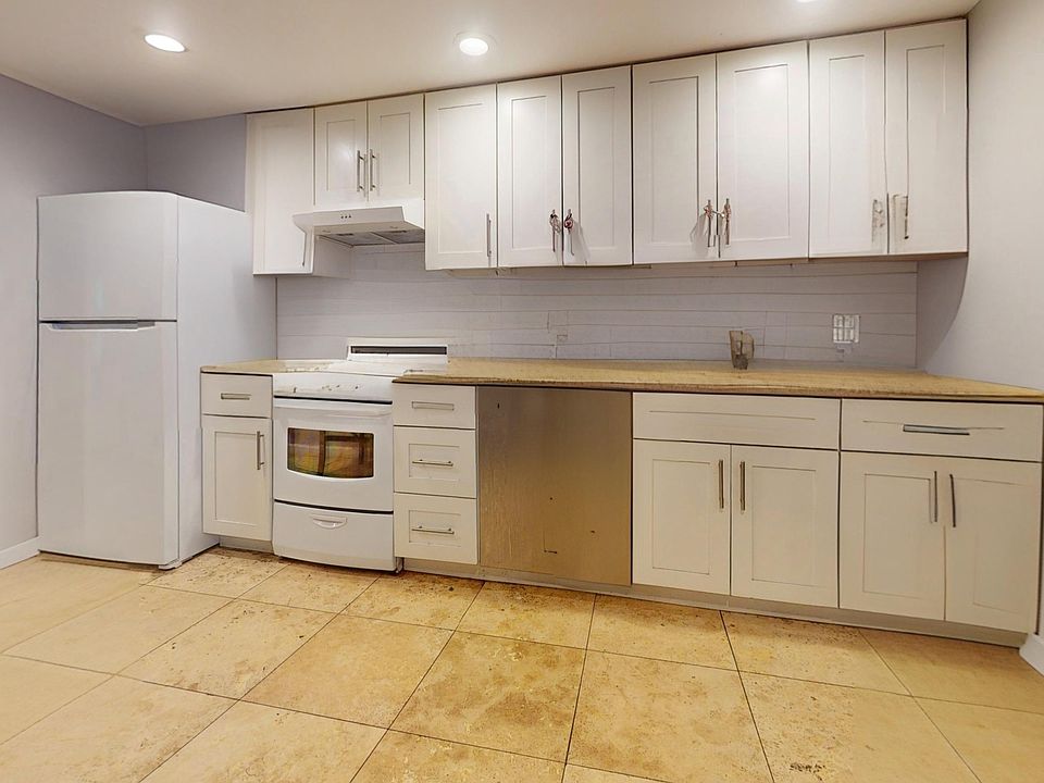 1st image of 2449 32nd St #1