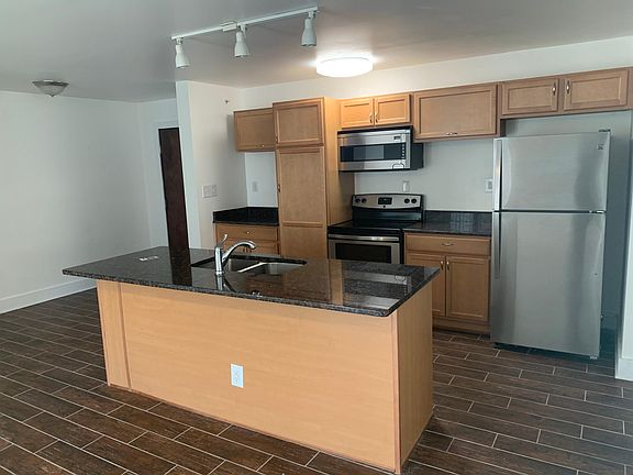 3rd image of 609 E Kirby St #200